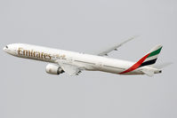 A6-ECE @ LOWW - Emirates 777-300 - by Andy Graf-VAP