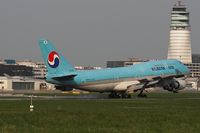 HL7486 @ LOWW - Korean Air - by Delta Kilo