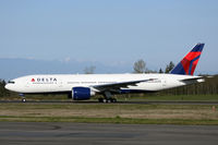 N707DN @ KPAE - KPAE Boeing 72 taxying for the departure on 34L - by Nick Dean