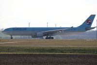 HL7553 @ LOWW - Korean Air - by Mario Schmidt