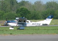 N13709 @ DTN - Taxiing after landing on 32 at the Shreveport Downtown airport. - by paulp