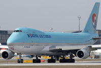 HL7603 @ LOWW - Korean Air 747-400 - by Andy Graf-VAP