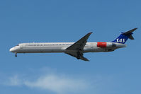 LN-RMT @ EGLL - SAS MD-81 on approach to London Heathrow - by Terry Fletcher
