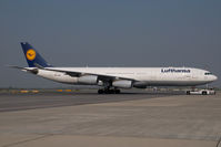 D-AIGW @ VIE - Lufthansa Airbus A340-300 - by Yakfreak - VAP