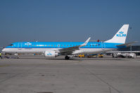 PH-EZC @ VIE - KLM Embraer 190 - by Yakfreak - VAP