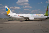 EI-DNS @ LHBP - Air Union Boeing 737-300 - by Yakfreak - VAP