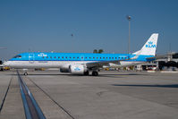 PH-EZB @ VIE - KLM Embraer 190 - by Yakfreak - VAP