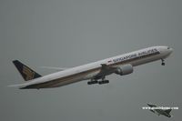 9V-SWH @ VHHH - Singapore Airlines - by Michel Teiten ( www.mablehome.com )