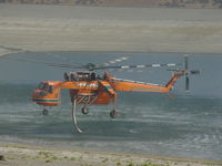 N189AC @ POC - Loading up at Live Oak Reservoir, La Verne, to go fight the fire - by Helicopterfriend