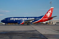 OM-CLB @ VIE - Sky Europe Boeing 737-300 - by Yakfreak - VAP