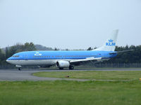 PH-BTF @ EGPH - KLM1285 Arrives at EDI from AMS - by Mike stanners