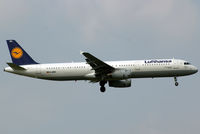D-AIRO @ VIE - Lufthansa Airbus A321-131 - by Joker767