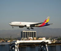 HL7500 @ LAX - Asiana Airways Boeing 777-28E (ER), c/n: 28685 on final @ LAX 18.11.08 - by Steve Nation