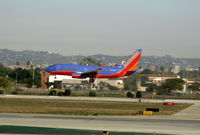 N200WN @ LAX - Southwest Boeing 737-7H4 in new colors landing @ LAX 18.11.08 - by Steve Nation