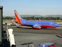 N204WN @ LAX - Southwest 2005 Boeing 737-7H4 in new colors - by Steve Nation