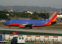 N612SW @ LAX - Southwest 1995 Boeing 737-3H4 in new colors w/o winglets - by Steve Nation