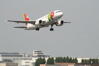 CS-TTB @ EBBR - Flight TP605 is taking off from rwy 07R - by Daniel Vanderauwera
