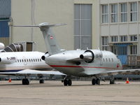 OE-INX @ LFPB - Bombardier CL600-2B16 Challenger 604 OE-INX Vistajet - by Alex Smit