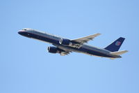 N550UA @ KLAX - United Airlines Boeing 757-222, N550UA departing KLAX 25R. - by Mark Kalfas