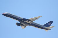 N545UA @ KLAX - United Airlines Boeing 757-222, N544UA departing KLAX 25R. - by Mark Kalfas