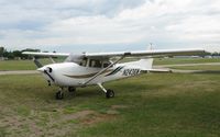 N2436W @ KMIC - 2000 Cessna 172R Skyhawk - by Kreg Anderson