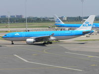 PH-AOA @ EHAM - KLM heading for take-off - by Robert Kearney
