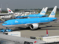 PH-BQD @ EHAM - KLM being towed onto stand - by Robert Kearney