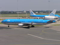 PH-KCI @ EHAM - KLM leaving for take-off - by Robert Kearney