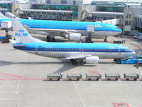 PH-BTE @ EHAM - KLM about to push-back - by Robert Kearney