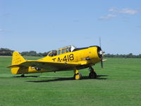 N418BB @ D52 - Arriving at Geneseo. - by Terry L. Swann
