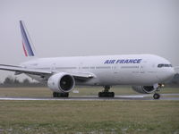 F-GSQO @ EIDW - Air France lining up - by Robert Kearney