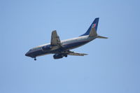 N942UA @ KORD - United Airlines Boeing 737-522, N942UA an approach RWY 4R KORD. - by Mark Kalfas