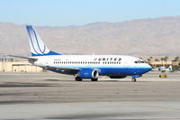 N932UA @ KPSP - United Airlines Boeing 737-522, N932UA taxiing to the gate KPSP. - by Mark Kalfas