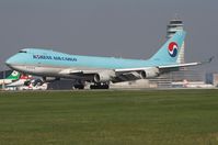 HL7439 @ LOWW - Koean Air Cargo - by Delta Kilo