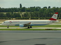 OE-LBE @ LOWW - Taxiing to runway 29 - by Markus Supper