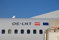 OE-LNT @ AOK - Lauda Boeing 737-8Z9 - by Chris J