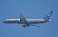 N514UA @ KLAX - United Airlines Boeing 757-222, N514UA KLAX 25R departure - by Mark Kalfas