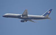 N590UA @ KLAX - United Airlines Boeing 757-222, N590UA KLAX 25R departure - by Mark Kalfas