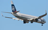 N577AS @ KORD - Alaska Airlines Boeing 737-890, Flt. #130 from PANC, RWY 10 approach KORD. - by Mark Kalfas