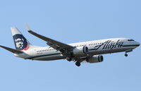 N577AS @ KORD - Alaska Airlines Flt.#130 from PANC is on final for RWY 10 KORD. - by Mark Kalfas