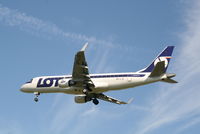 SP-LID @ EBBR - flight LO235 is descending to rwy 25R - by Daniel Vanderauwera
