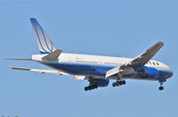 N780UA @ KORD - United Airlines Boeing 777-222, N780UA final RWY 10 KORD - by Mark Kalfas