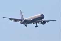 N575UA @ KORD - United Airlines Boeing 757-222, N575UA final RWY 10 KORD - by Mark Kalfas