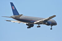 N570UA @ KORD - United Airlines Boeing 757-222, N570UA final RWY 10 KORD - by Mark Kalfas