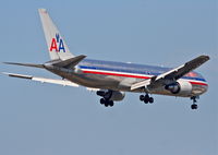 N385AM @ KORD - American Airlines Boeing 767-323. N385AM RWY 10 approach KORD - by Mark Kalfas