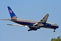 N229UA @ KORD - United Airlines Boeing 777-222, N229UA RWY 10 approach KORD - by Mark Kalfas