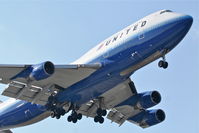 N181UA @ KORD - United Airlines Boeing 747-422, N181UA short final RWY 10 KORD - by Mark Kalfas