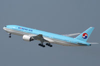 HL7715 @ DFW - Korean Air 777 departing DFW
