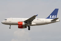 OY-KBP @ EDDF - Scandinavian Airlines A319 - by Andy Graf-VAP