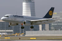 D-AILA @ VIE - Lufthansa Airbus A319-114 - by Joker767
